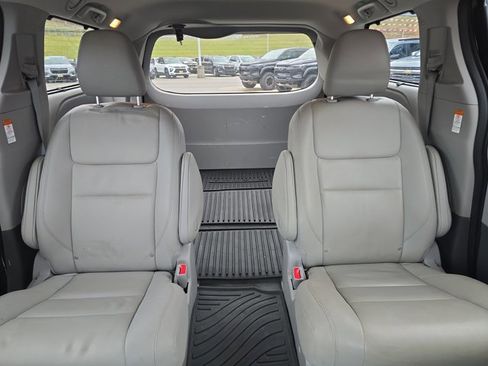 Used 2020 Toyota Sienna XLE Premium image 21