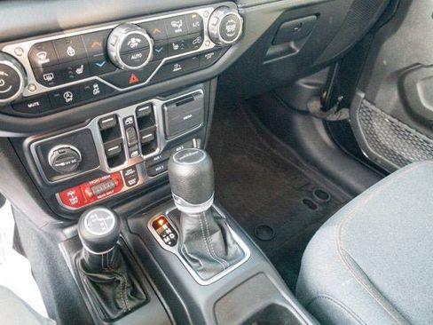 Certified 2024 Jeep Gladiator Rubicon w/ Technology Group image 19