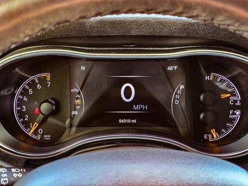 Used 2019 Jeep Grand Cherokee Altitude image 24