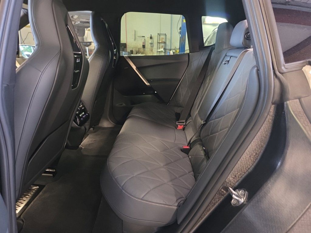 Used 2023 BMW iX xDrive50 w/ Sport Package AWD/4WD image 5