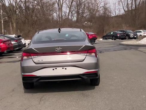 Used 2023 Hyundai Elantra SE FWD image 6