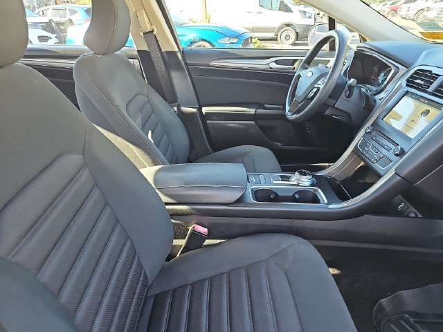 Used 2018 Ford Fusion SE FWD image 10