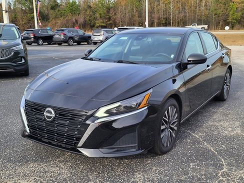 Used 2024 Nissan Altima 2.5 SV image 6