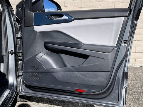 Certified 2023 Volkswagen Taos SE image 23