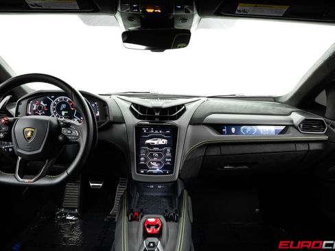 Used 2025 Lamborghini Revuelto AWD/4WD image 32