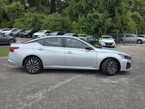 Used 2024 Nissan Altima 2.5 SV FWD image 28