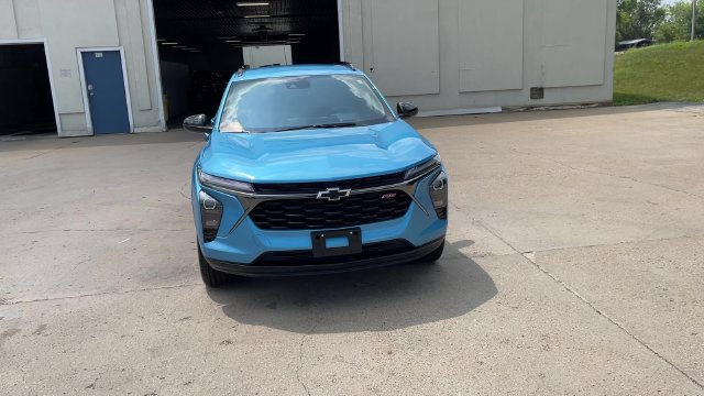 Used 2025 Chevrolet Trax RS w/ Driver Confidence Package FWD image 3