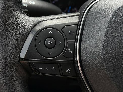 Used 2022 Toyota RAV4 XLE w/ Convenience Package image 17