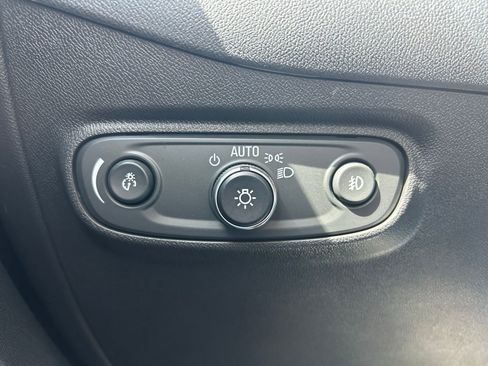 Used 2023 Chevrolet Equinox Premier FWD image 19