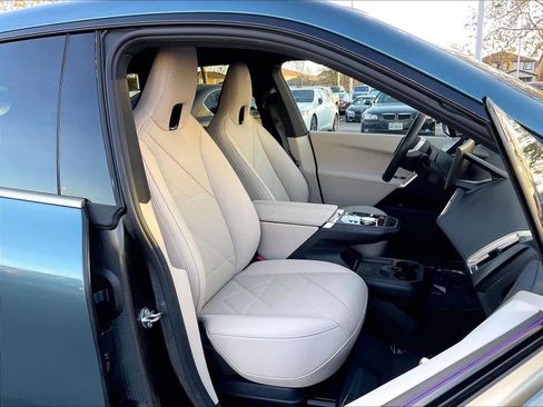 Used 2025 BMW iX xDrive50 w/ Convenience Package image 10
