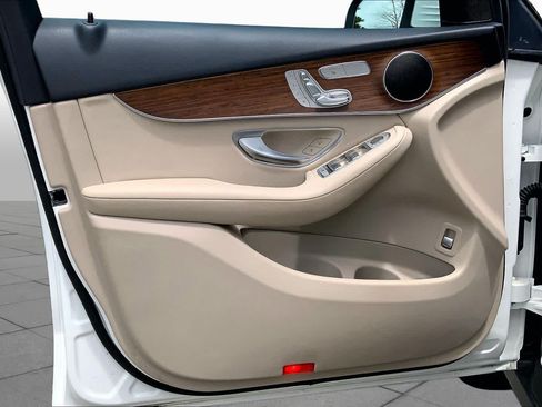 Certified 2022 Mercedes-Benz GLC 300 4MATIC w/ Premium Package Lite image 22