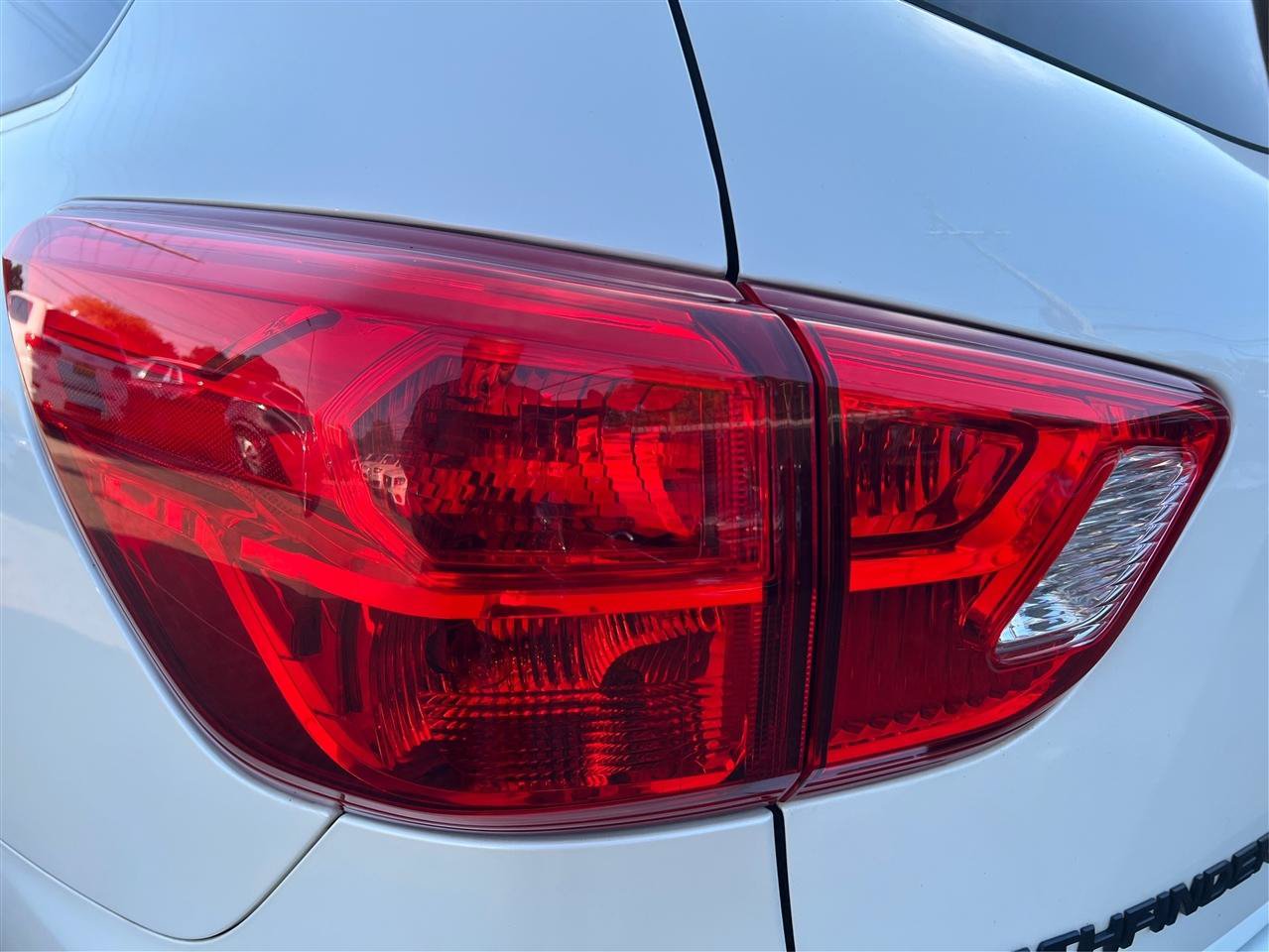 Used 2020 Nissan Pathfinder SL AWD/4WD image 20
