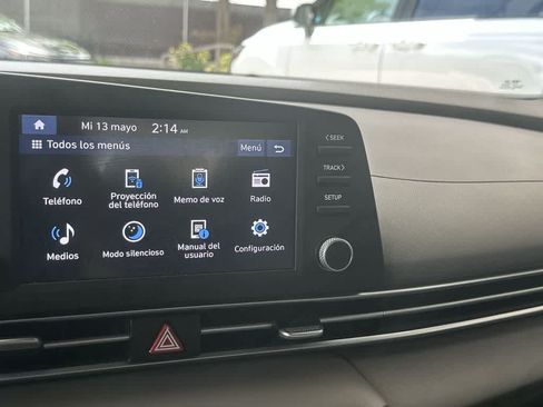 Used 2025 Hyundai Elantra SE FWD image 18