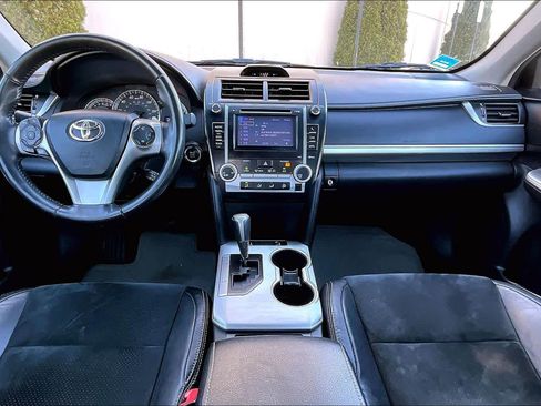 Used 2013 Toyota Camry SE w/ Leather Pkg image 16