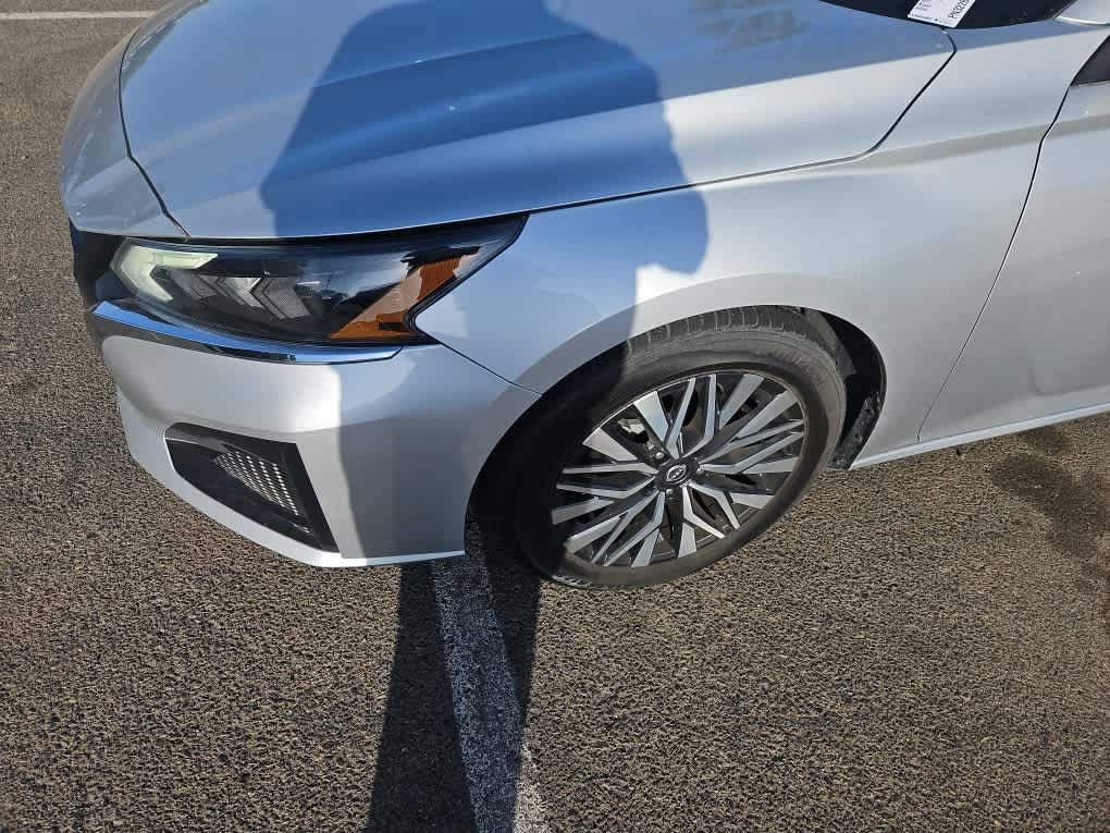 Used 2023 Nissan Altima 2.5 SV w/ SV Premium Package FWD image 3