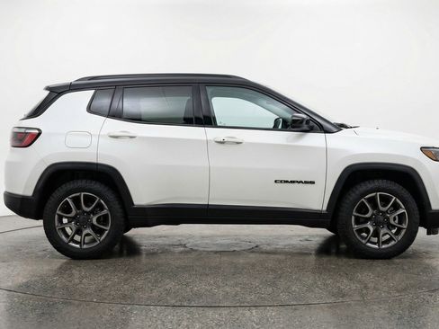 Used 2025 Jeep Compass Trailhawk AWD/4WD image 11