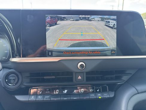 Used 2024 Toyota Crown AWD/4WD image 17