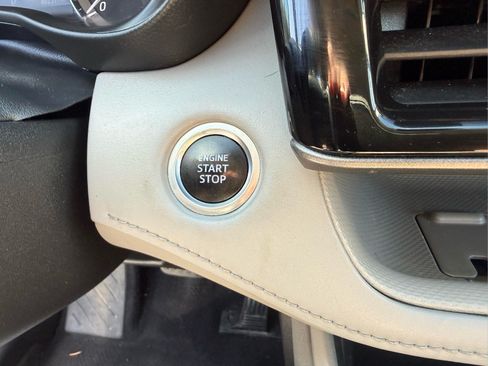Used 2021 Toyota Highlander XLE AWD/4WD image 29