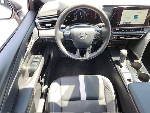 Used 2025 Toyota Camry SE FWD image 12