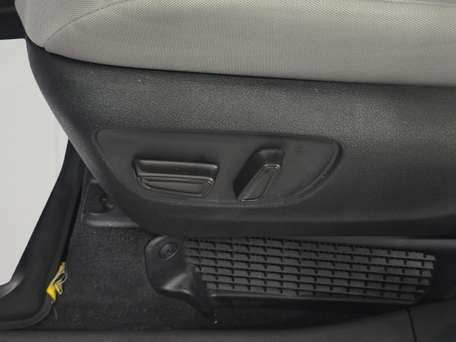 Used 2024 Toyota Sienna LE FWD image 13