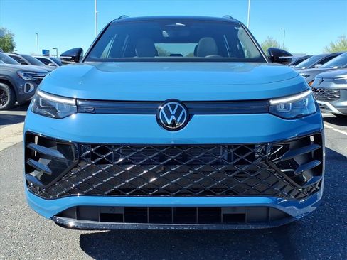 New 2026 Volkswagen Tiguan SE R-Line image 2