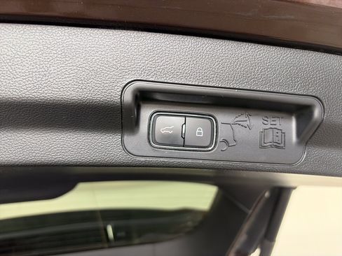 Used 2020 Ford Explorer XLT w/ Equipment Group 202A AWD/4WD image 16