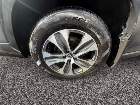 Used 2022 Toyota Highlander XLE image 13