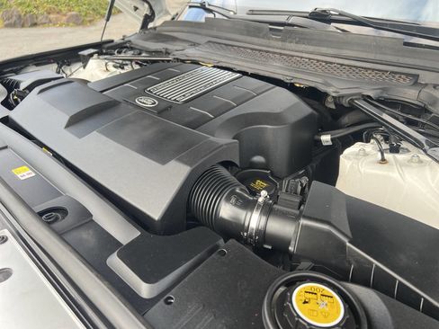 Used 2016 Land Rover Range Rover HSE image 16