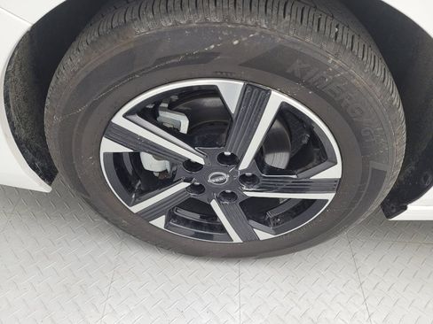 Used 2025 Nissan Sentra SV image 31