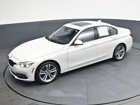 Used 2017 BMW 330i Sedan RWD image 31