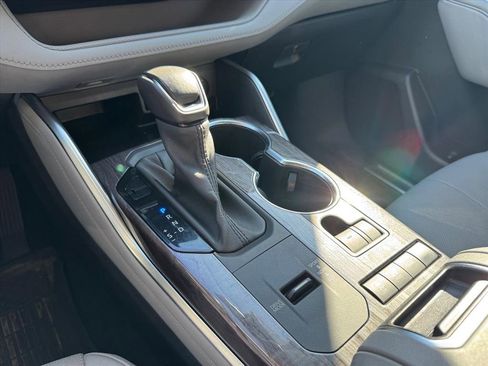 Used 2021 Toyota Highlander Platinum image 21