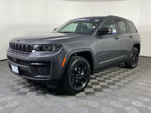 New 2026 Jeep Grand Cherokee Altitude image 3