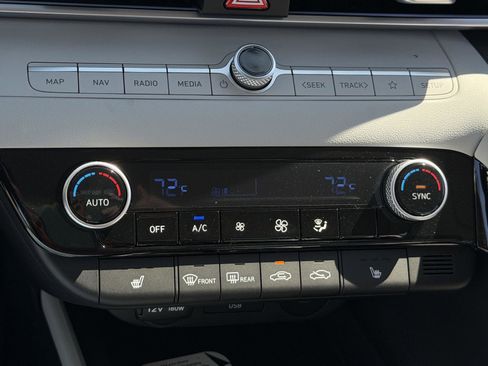 New 2026 Hyundai Elantra Limited image 13