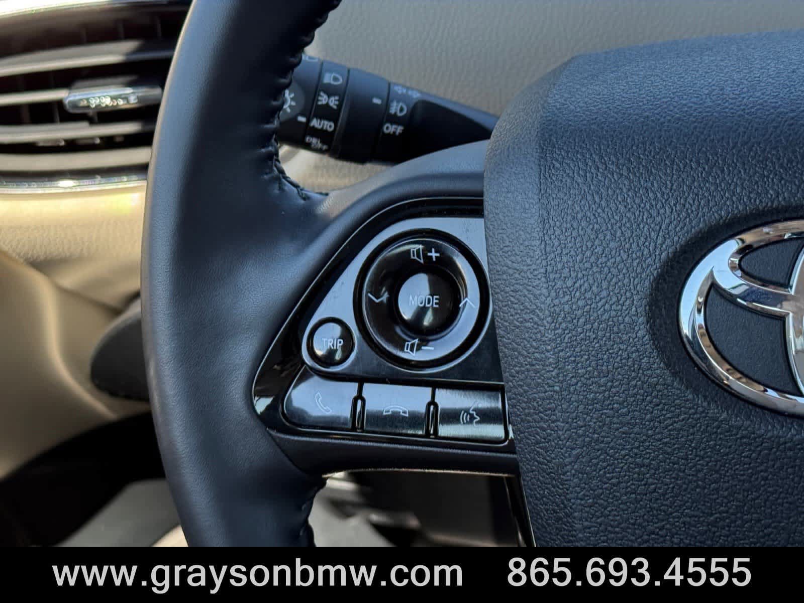Used 2022 Toyota Prius Limited w/ Premium Convenience Package FWD image 21