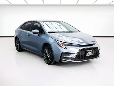 Used 2025 Toyota Corolla SE FWD image 3