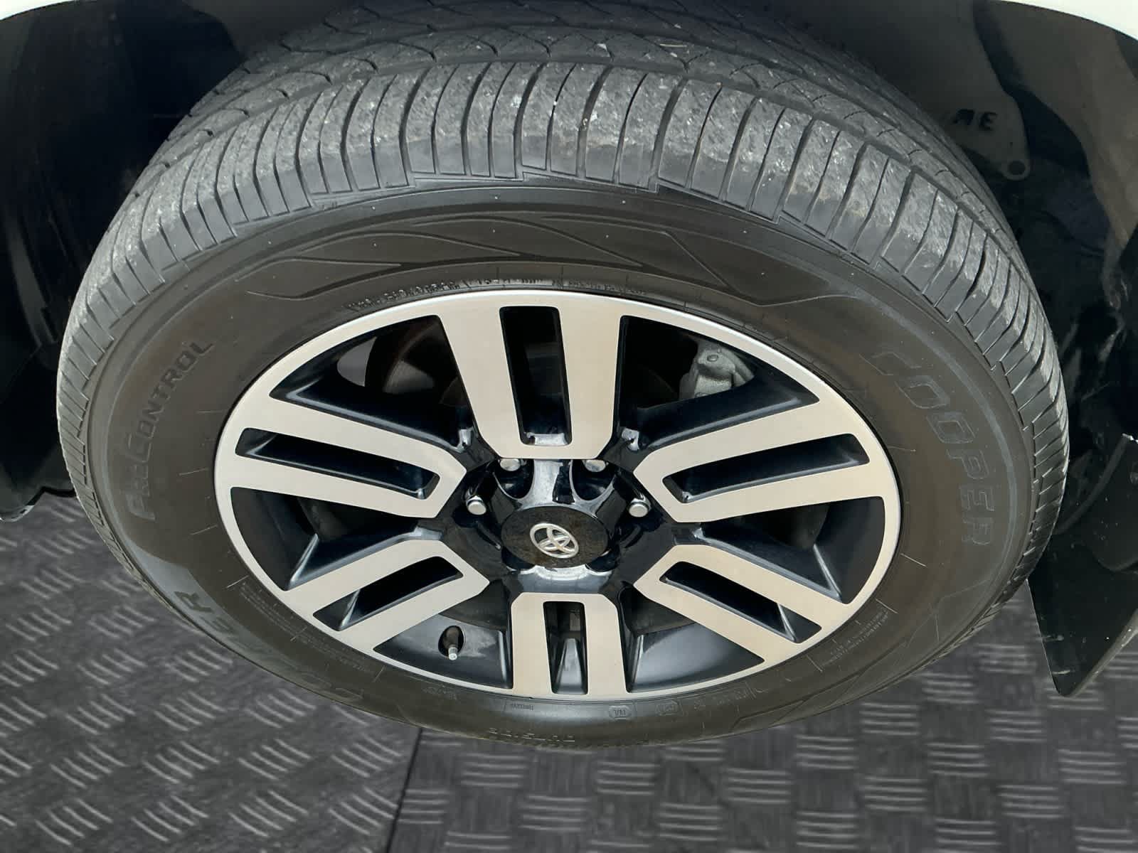 Used 2022 Toyota 4Runner Limited AWD/4WD image 14
