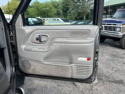 Used 1999 Chevrolet Suburban 2500 w/ Preferred Equipment Group 3 AWD/4WD image 17