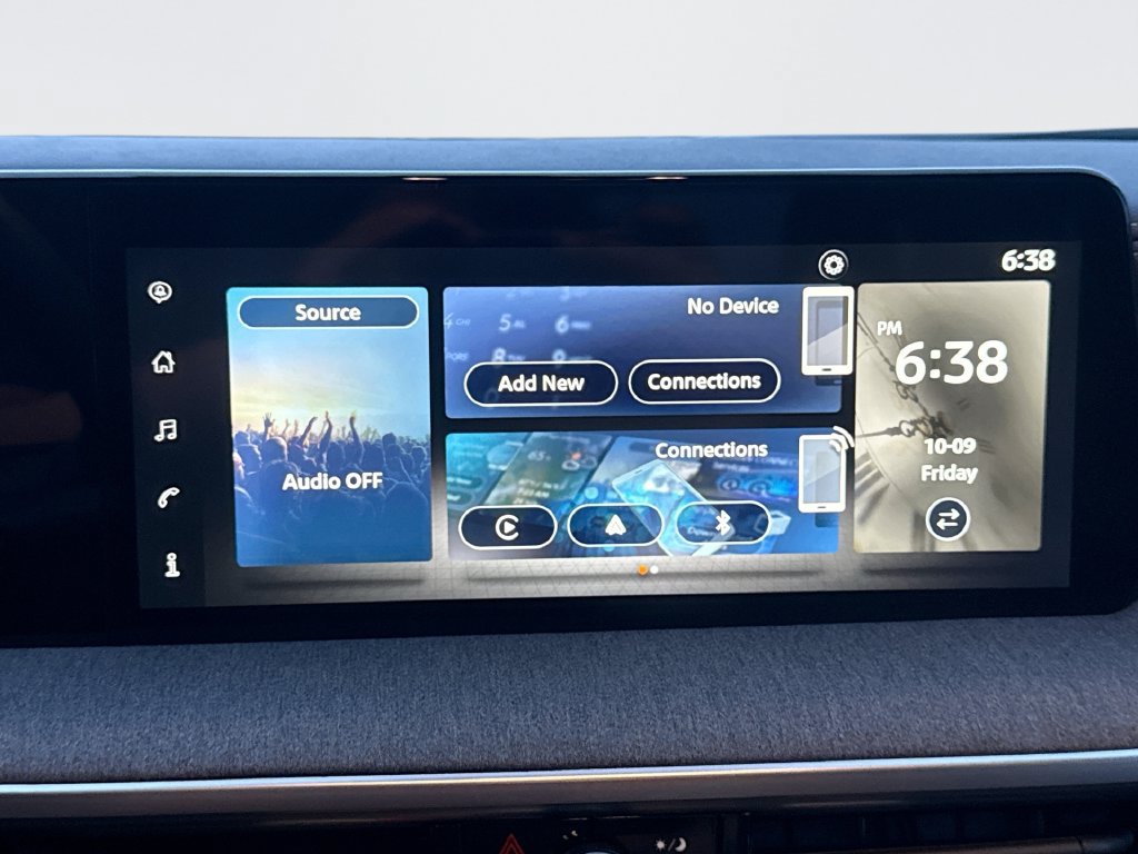 Used 2025 Nissan Kicks SV AWD/4WD image 12