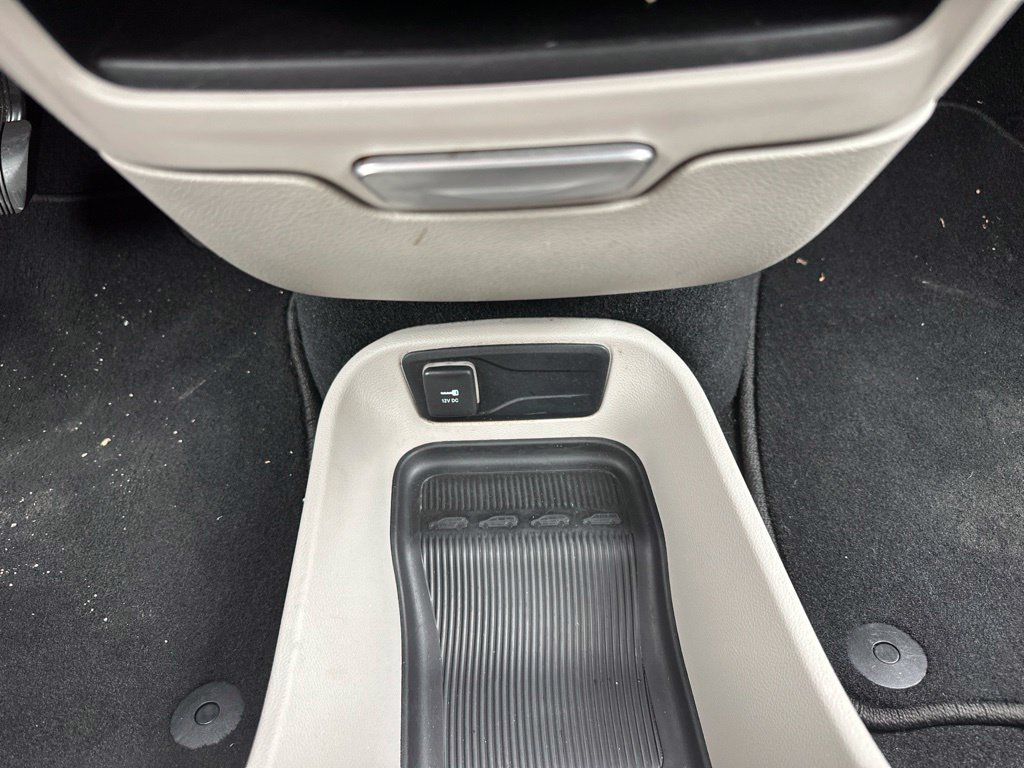 Used 2024 Chrysler Pacifica Touring-L FWD image 40