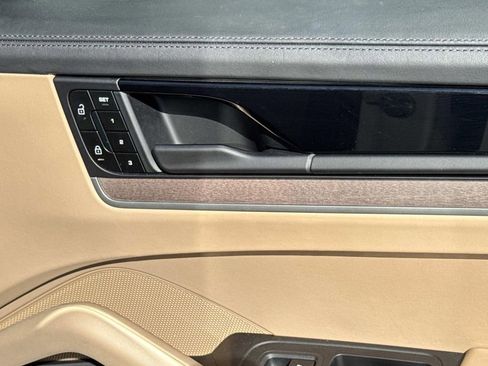 Used 2024 Porsche Cayenne image 20