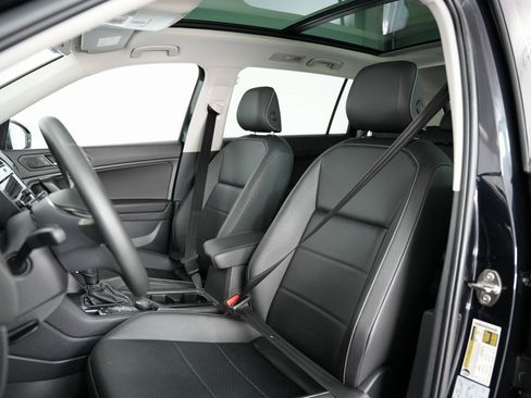 Used 2021 Volkswagen Tiguan SE w/ Panoramic Sunroof Package image 48