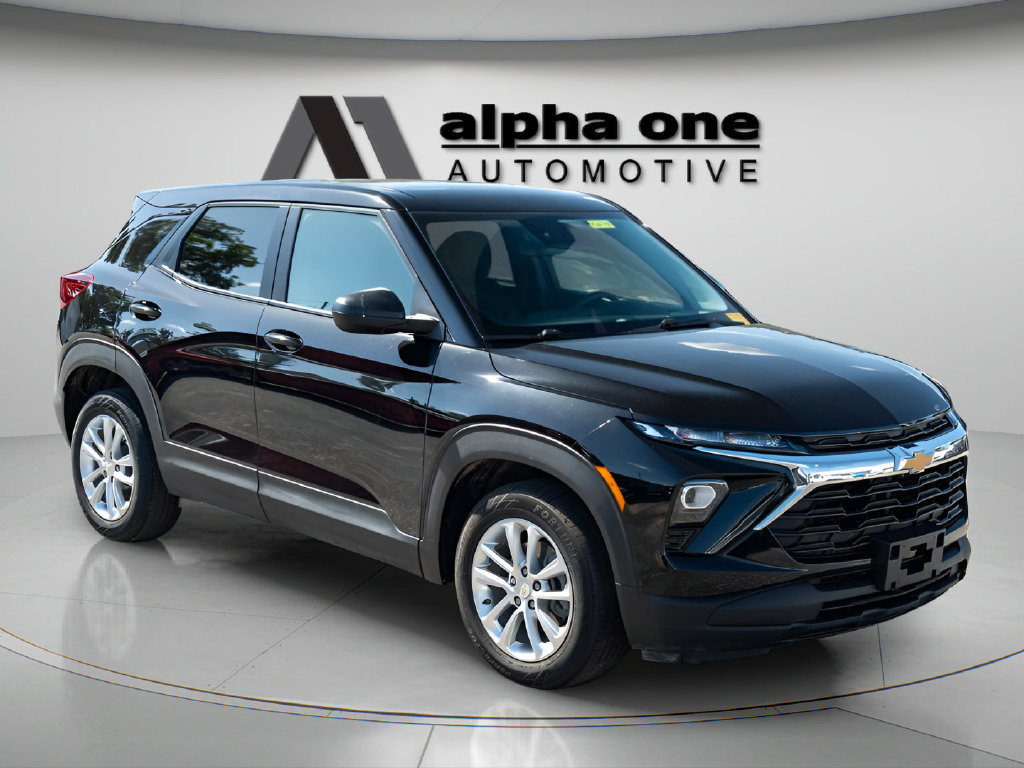 Used 2025 Chevrolet TrailBlazer LS w/ LS Convenience Package FWD image 3