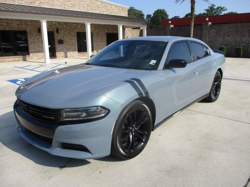Used 2018 Dodge Charger SXT w/ Blacktop Package RWD image 30