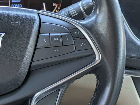 Used 2019 Cadillac XT5 FWD image 22