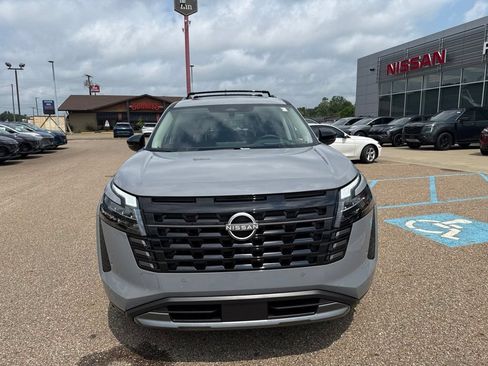 New 2026 Nissan Pathfinder Platinum w/ Accent Package AWD/4WD image 2