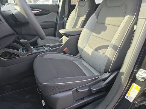 Used 2025 Chevrolet TrailBlazer LT image 28