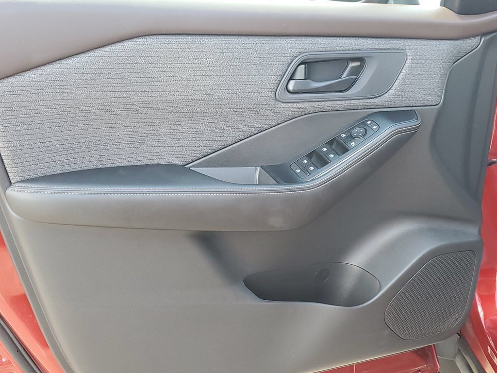 Used 2022 Nissan Rogue S AWD/4WD image 20