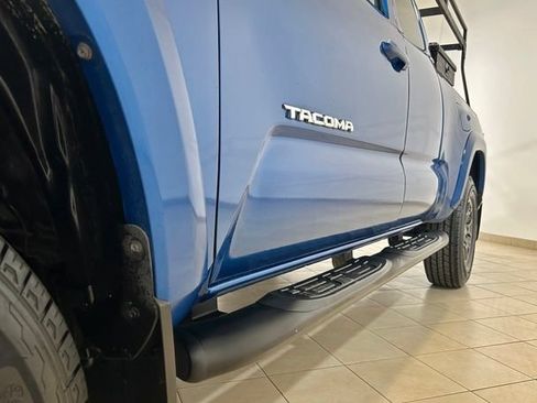 Used 2018 Toyota Tacoma SR5 AWD/4WD image 10