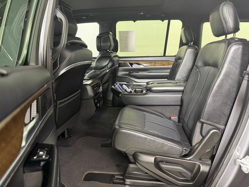 Used 2022 Jeep Grand Wagoneer Series I AWD/4WD image 18