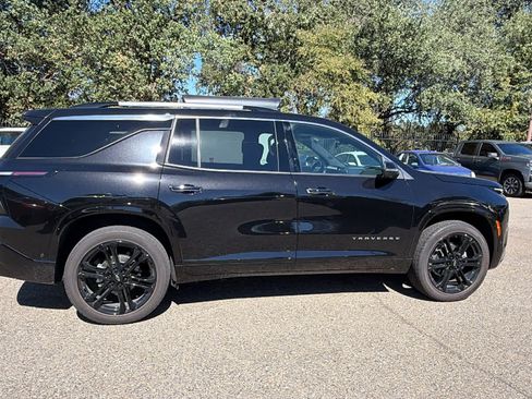 Used 2025 Chevrolet Traverse High Country w/ LPO, Floor Liner Package AWD/4WD image 4